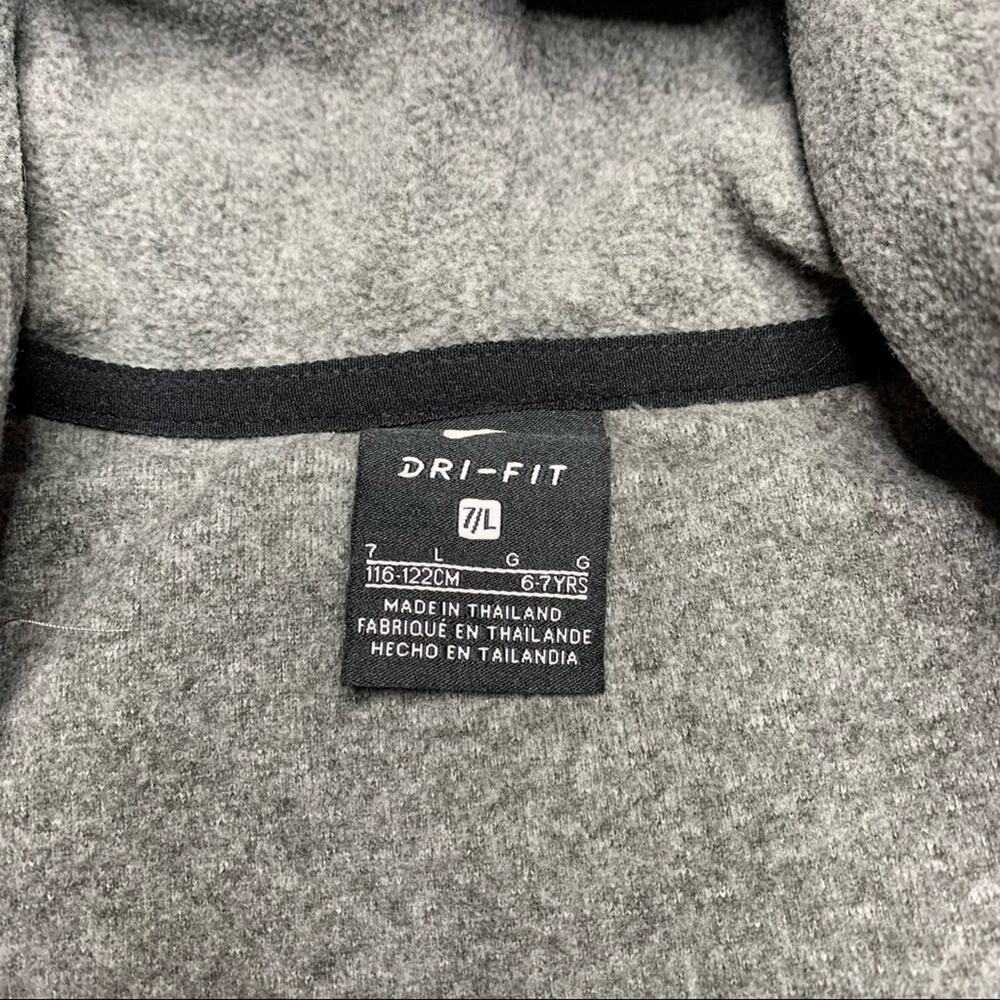 Nike Therma Dri-Fit Fleece in Grey/Camo - Picture 6 of 9